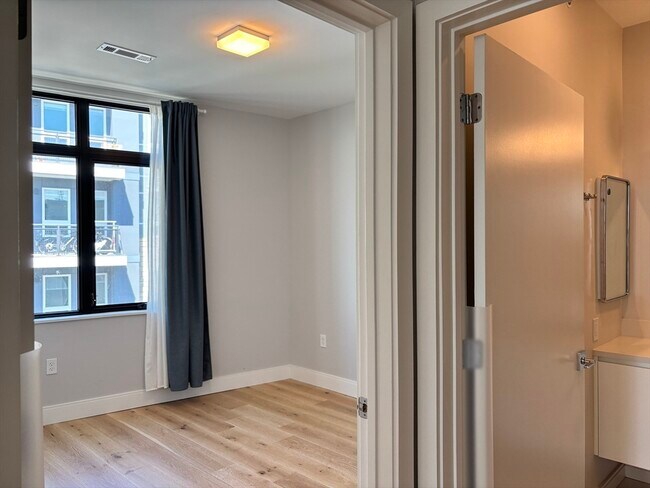 Building Photo - 191 Washington St