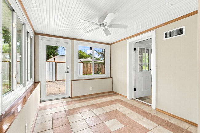 Building Photo - 1704 Paine Ave