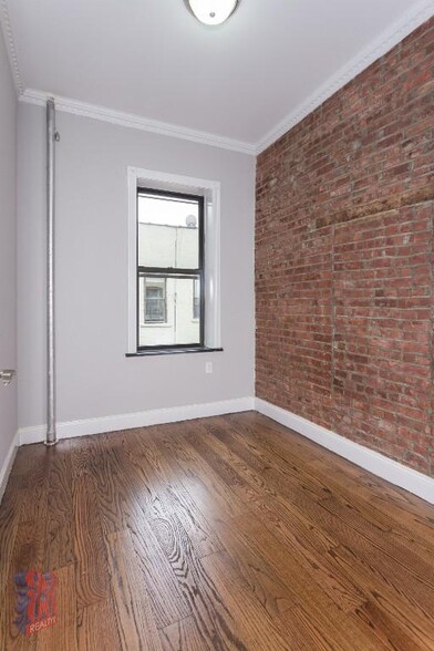 Building Photo - 314 E 106th St