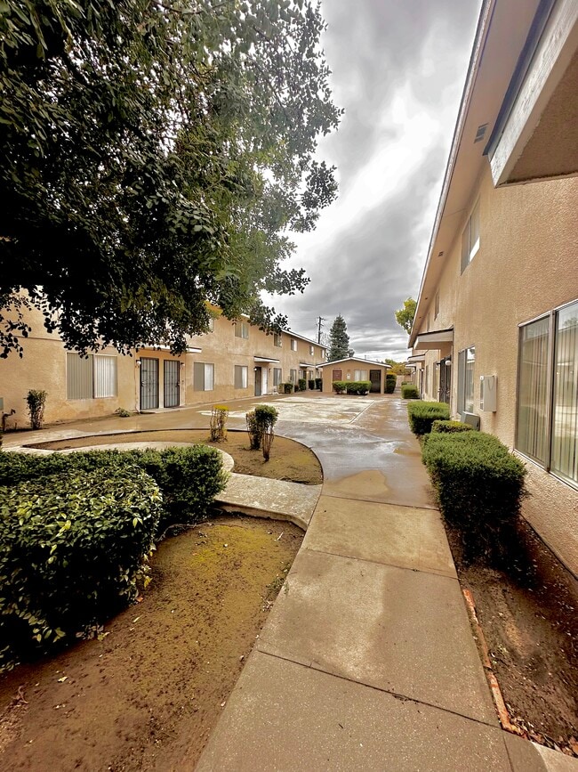 Building Photo - 2219 N Winery Ave