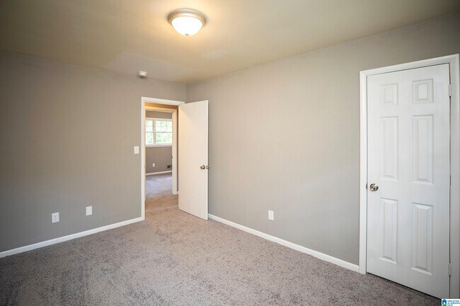 Building Photo - 1037 Dawn Dr
