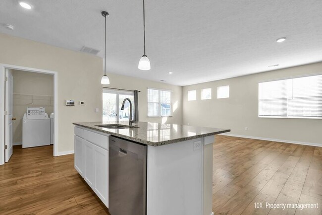 Building Photo - 5851 Ryman Dr