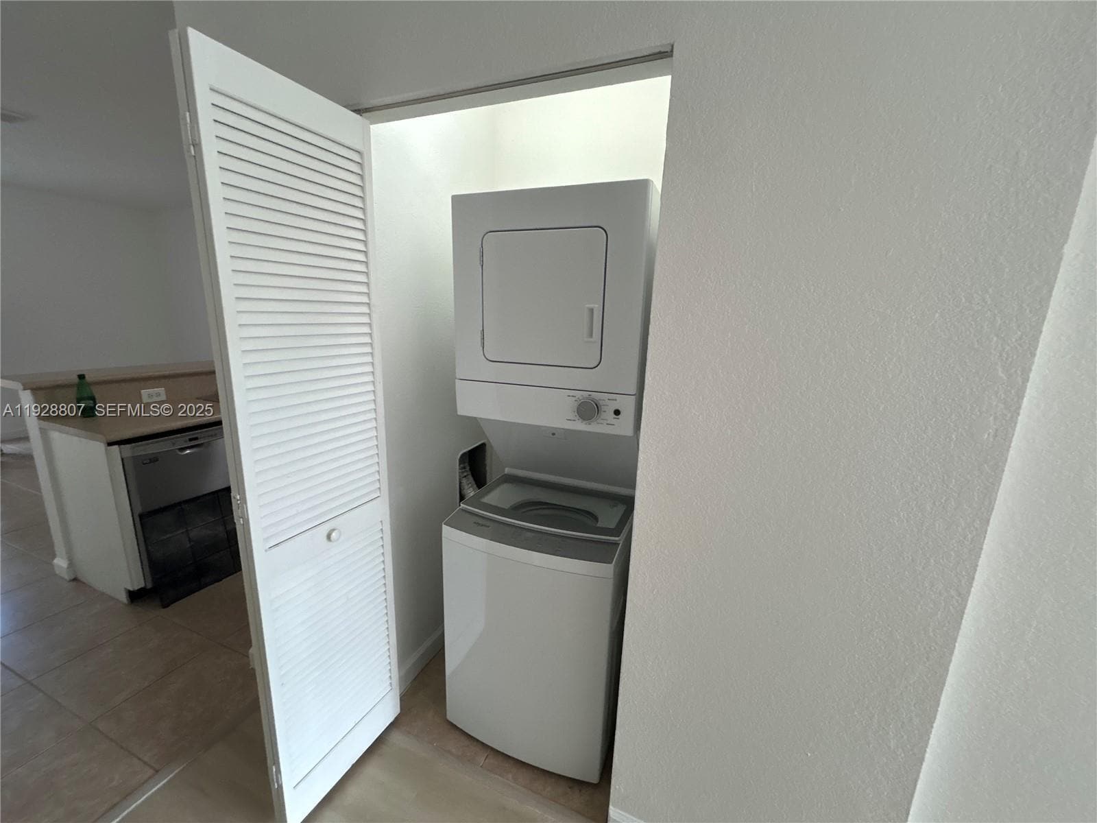 Building Photo - 230 SE 29th Ave