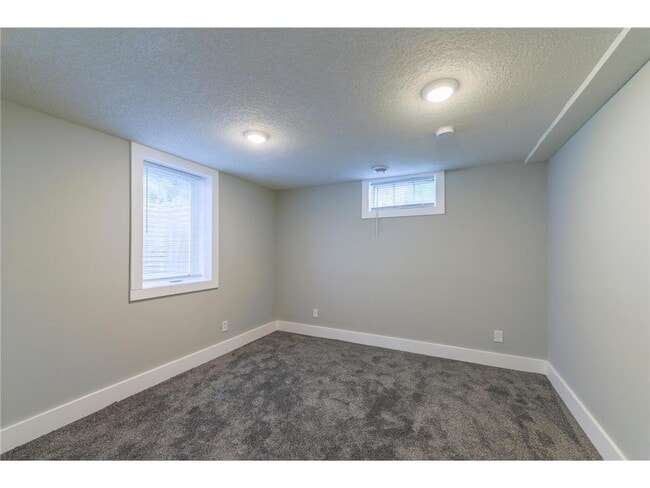 Building Photo - 11020 W River Rd