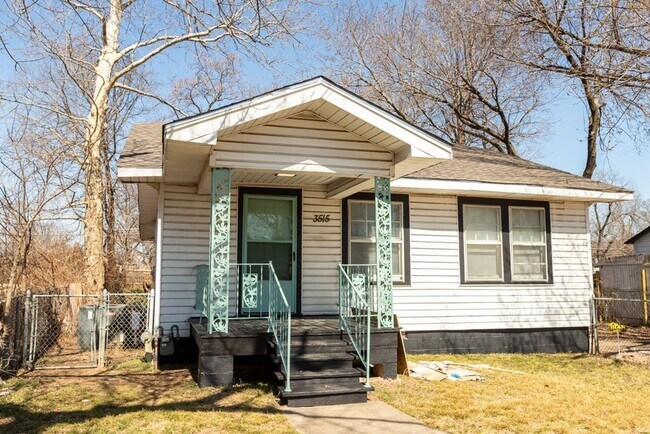 Building Photo - 3515 E King Pl