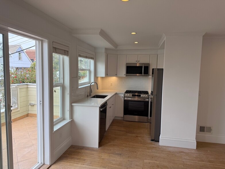 Kitchem - 119 Peralta Ave