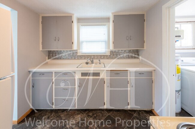 Building Photo - Great One Bedroom Home in a Natural Setting