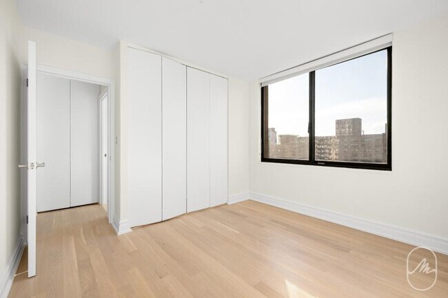 Building Photo - 2 bedroom in New York NY 10023