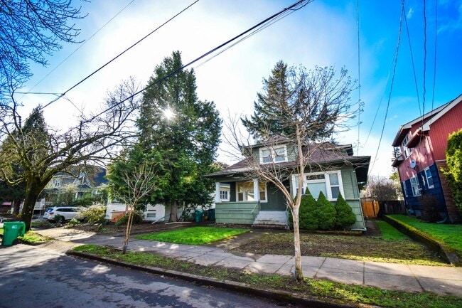 Building Photo - Spacious 4BD/2BA Two-Story Home w/ Fenced Yard & Huge Basement! Pets OK!