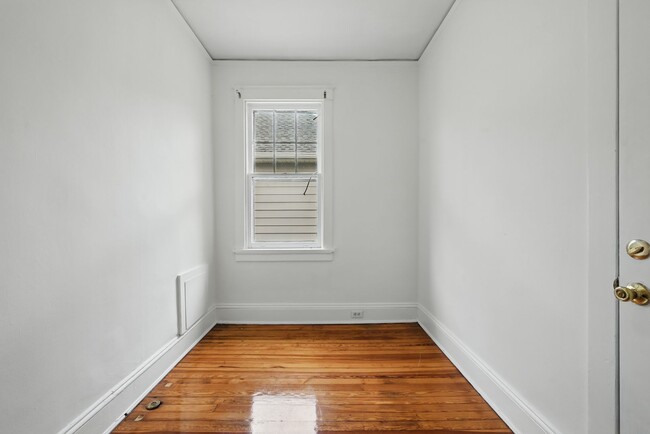Building Photo - 4 Bedroom Highland Terrace Beauty
