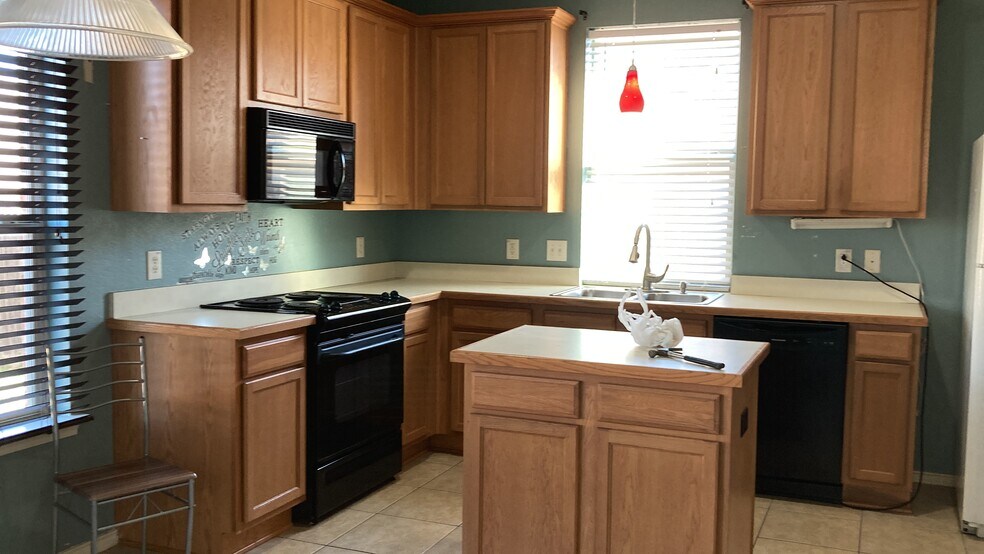 Building Photo - 340 Turquoise Dr