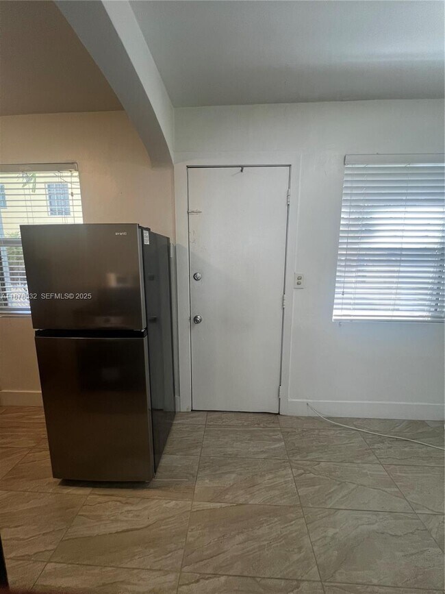 Building Photo - 11 Sidonia Ave