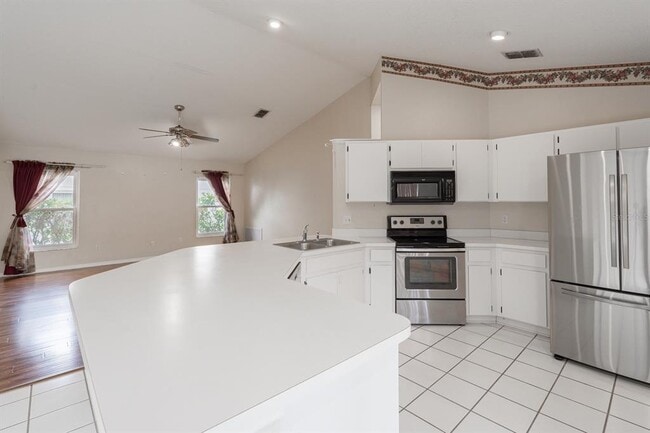 Building Photo - 10435 Crestfield Dr