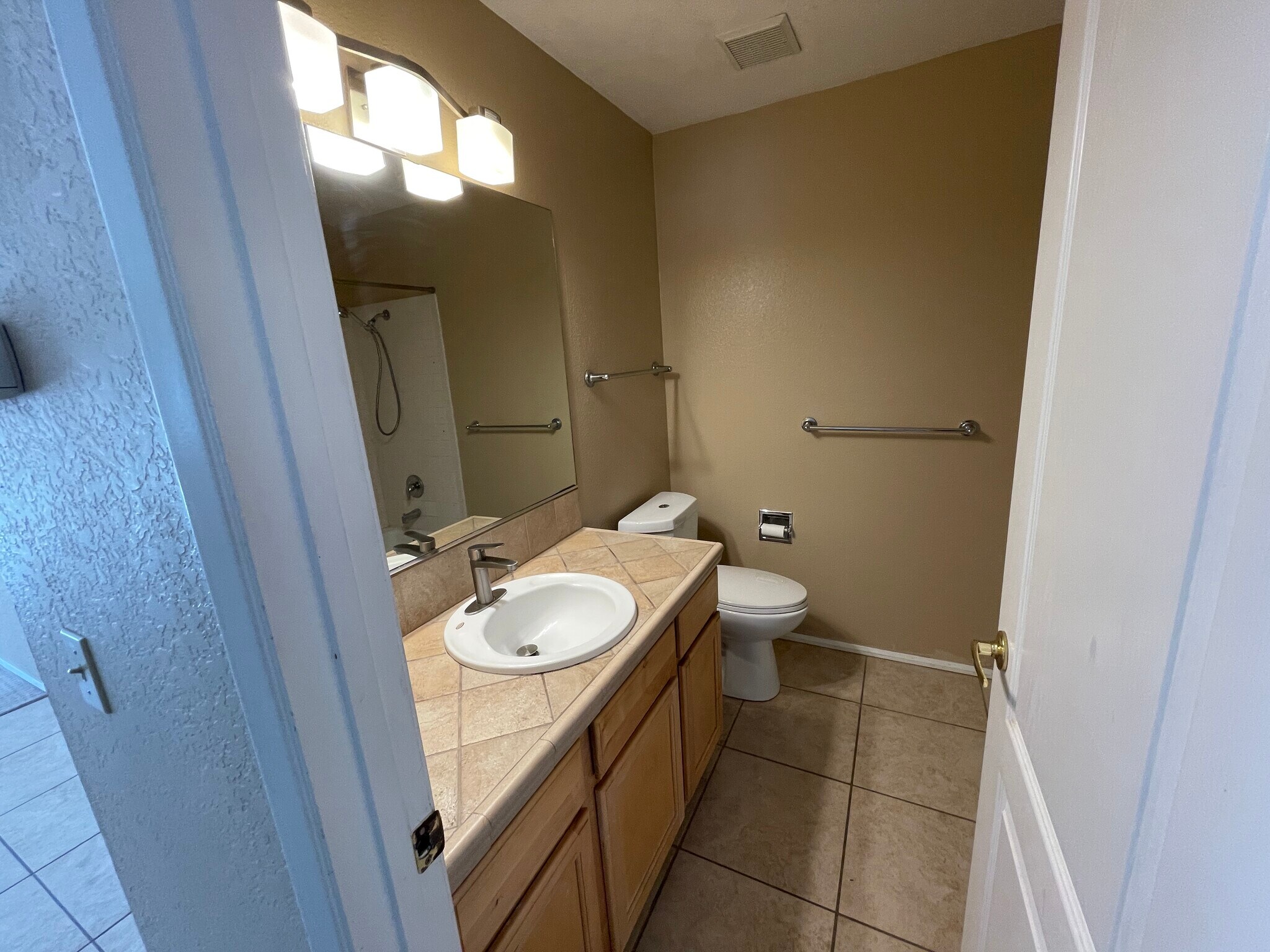 Building Photo - 2802 Cazadero Dr