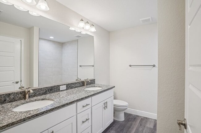 Building Photo - 6 Dogwood Dr Trce