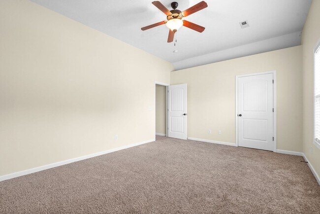 Building Photo - Pet Friendly Four Bedroom with Bonus!