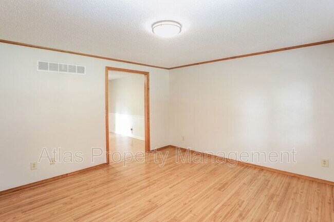 Building Photo - 1014 Lindenwood Ln