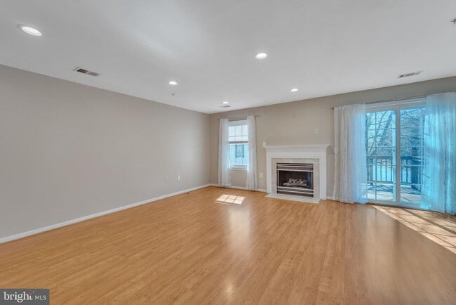 Building Photo - 1903 Pawlet Dr