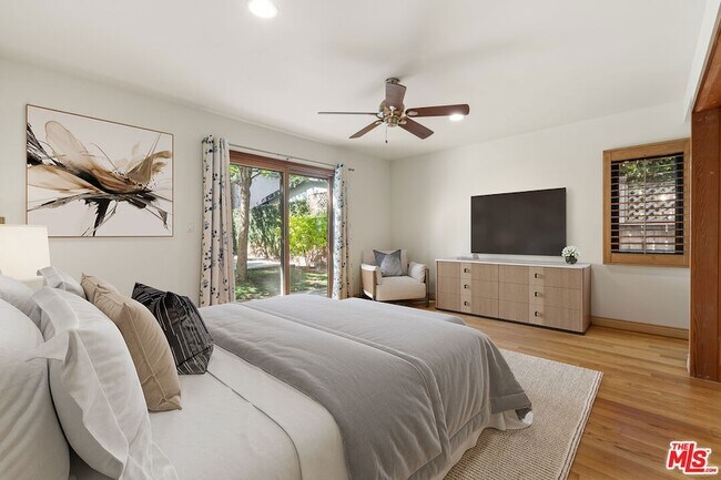 Building Photo - 7917 Westlawn Ave