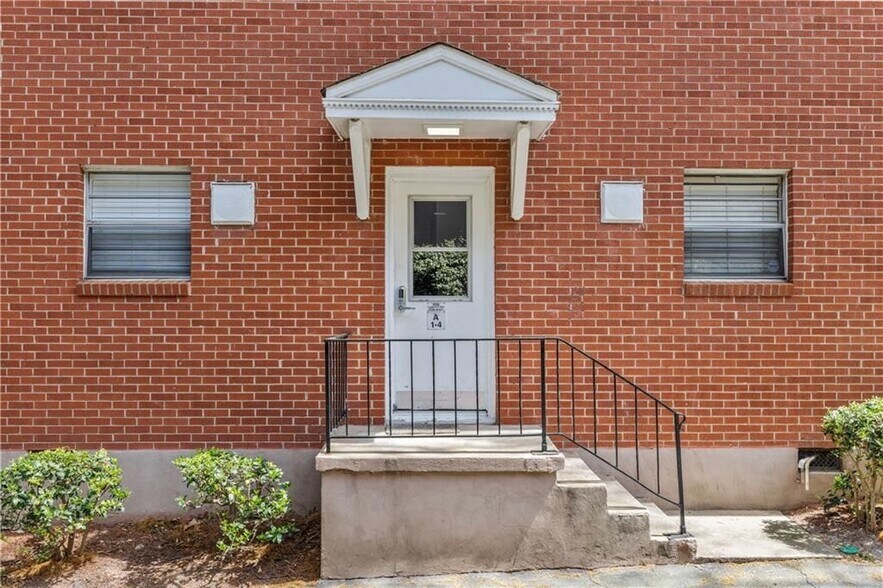 Building Photo - 3660 Peachtree Rd