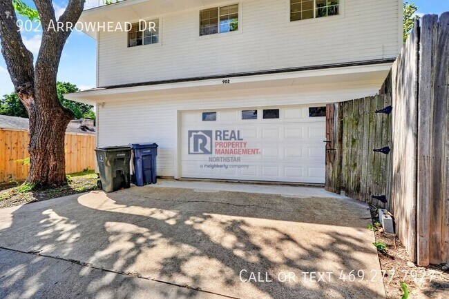 Building Photo - 902 Arrowhead Dr