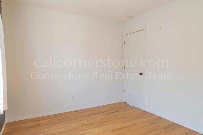 Building Photo - 743 Descendant Dr
