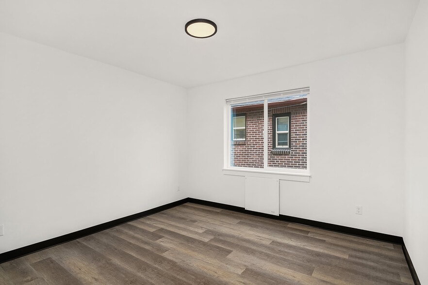 Bedroom (Comes furnished) - 5004 7th Ave NE