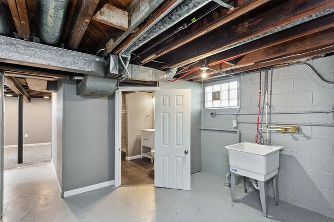 Building Photo - 5883 N 84th St