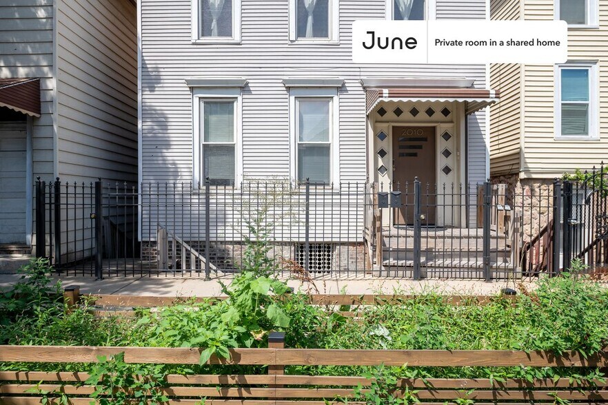 Building Photo - Room in Shared 4 bed/1 bath home