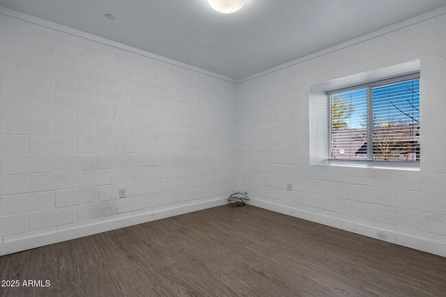 Building Photo - 622 N 9th Ave