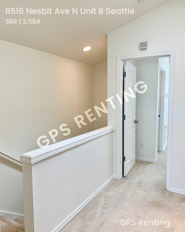 Building Photo - Beautiful N. Seattle 3 story townhouse wit...