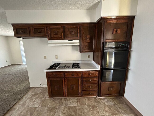 Building Photo - Upcoming 3 Bedroom 2 Bathroom!