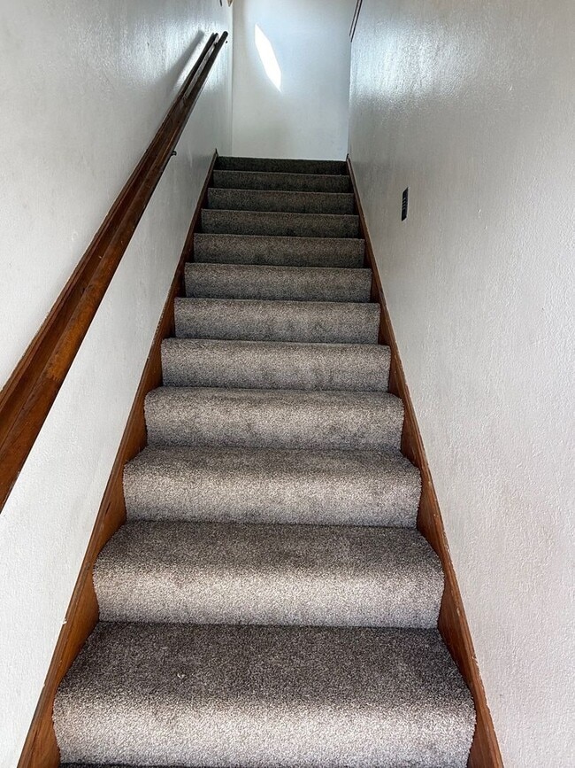 Building Photo - Convenient Location