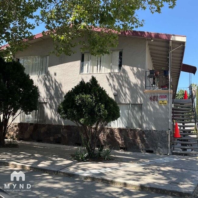 Building Photo - 481 N 6th St