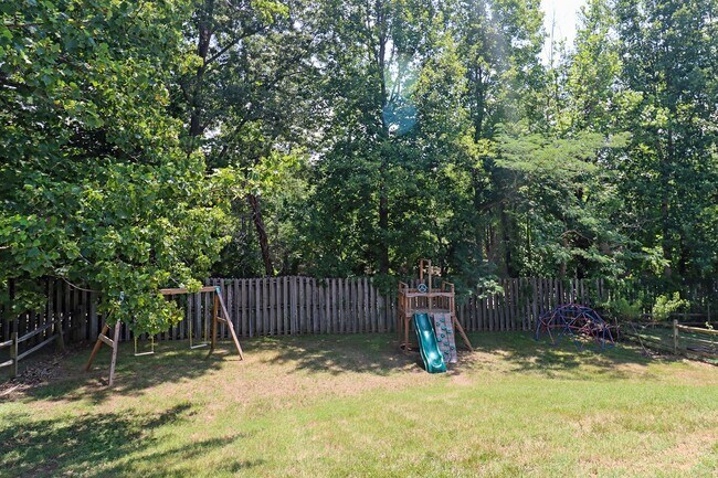 Building Photo - Pet-Friendly 4 Bedroom Home in Forest Lakes South