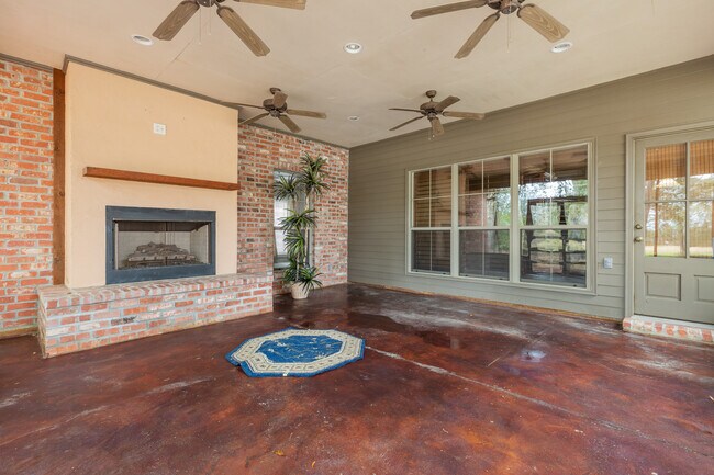 Building Photo - 106 Sandhurst Dr