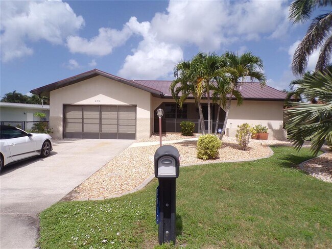 Building Photo - 2310 Palm Tree Dr