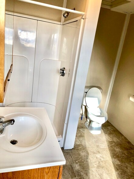 Bathroom - 72 Ash St