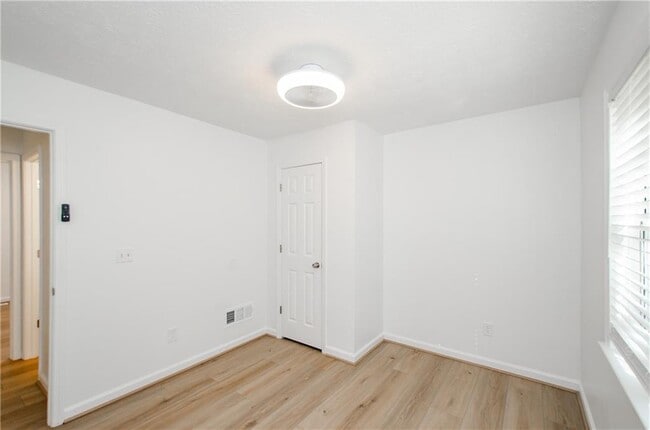 Building Photo - 2470 Cambridge Hills Rd