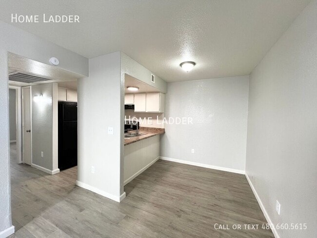 Building Photo - 4961 S Park Ave