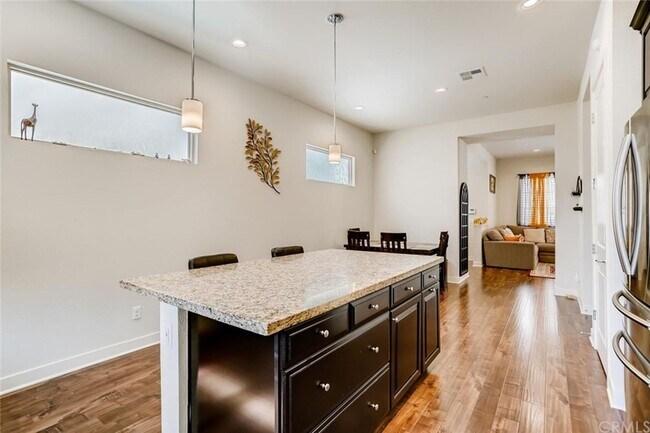 Building Photo - Stunning Tri Level Home in Great Park Community