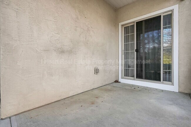 Building Photo - 9580 Mission Dr