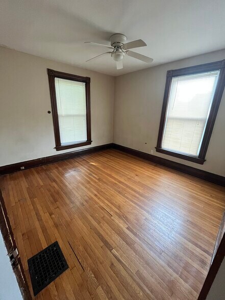 Primary Photo - 5908 Cary Ave