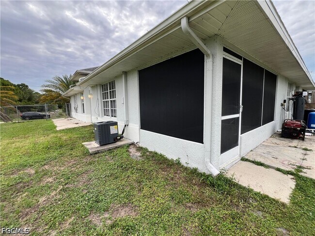 Building Photo - 1543 Hightower Ave S