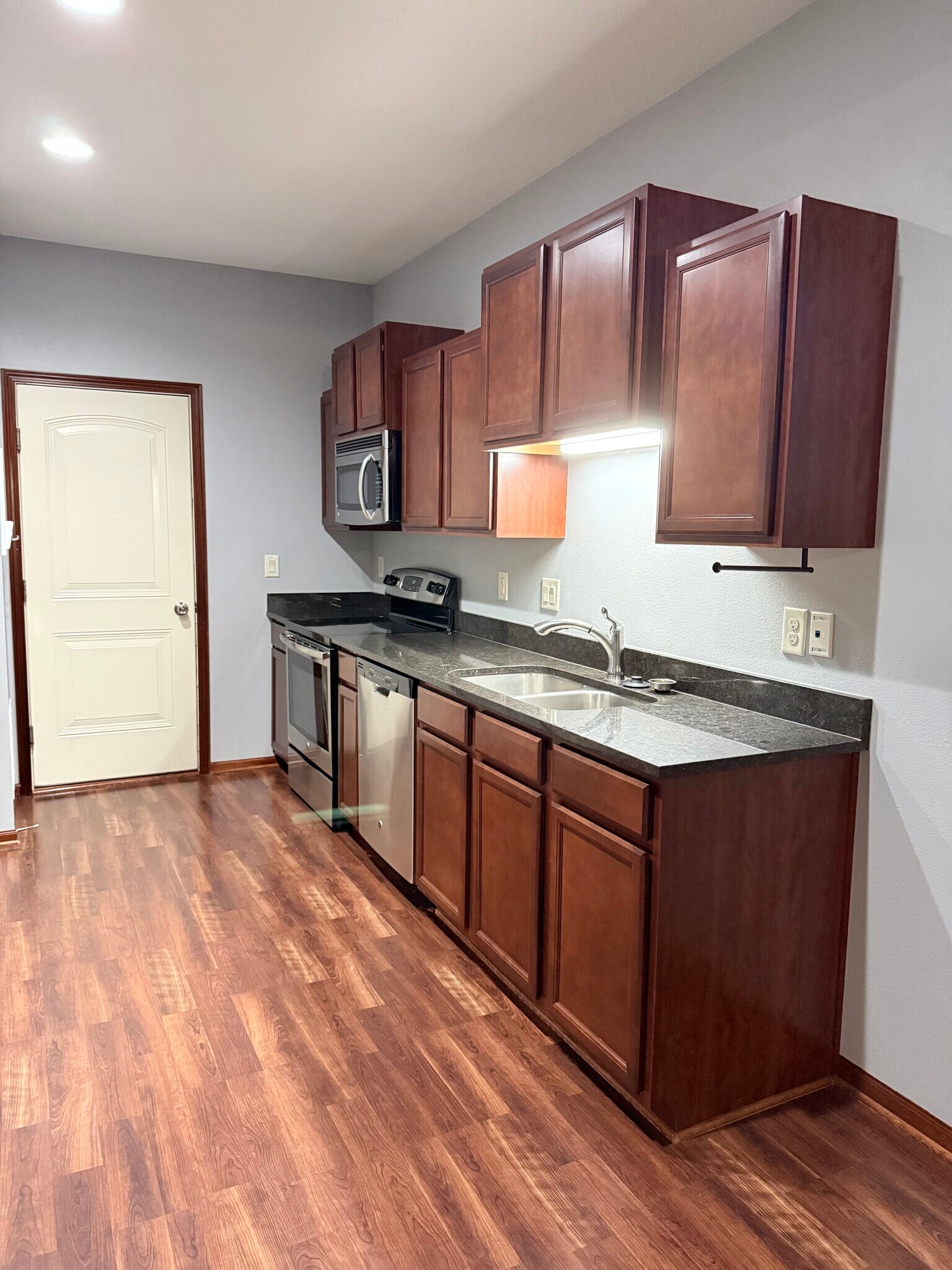 Building Photo - 1212 NE 7th Ln