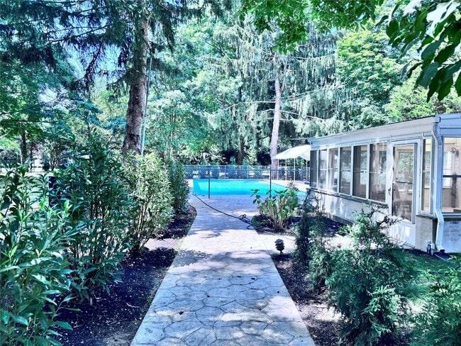 Primary Photo - 232 Brookville Rd