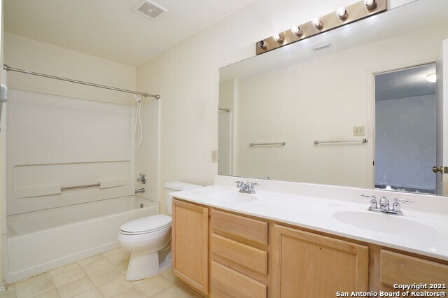 Building Photo - 8214 Chestnut Manor Dr