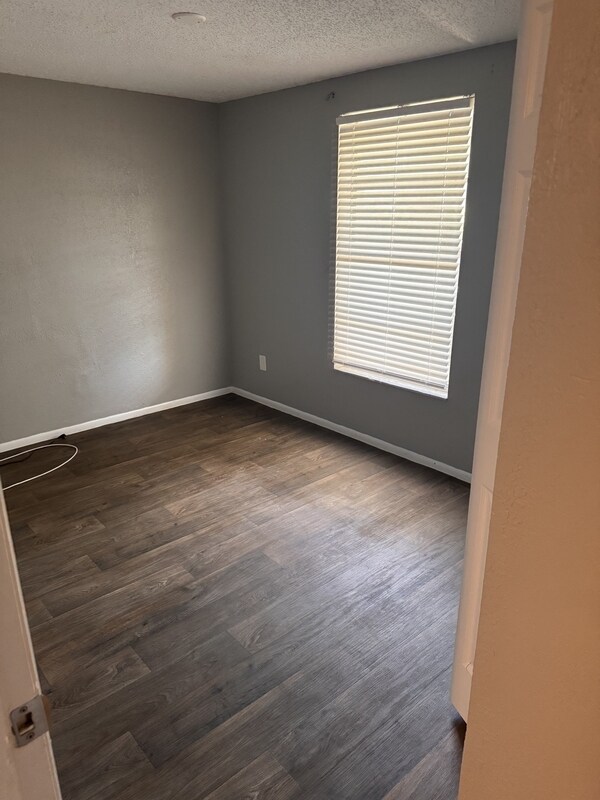 Building Photo - 7812 40th Ave Dr W