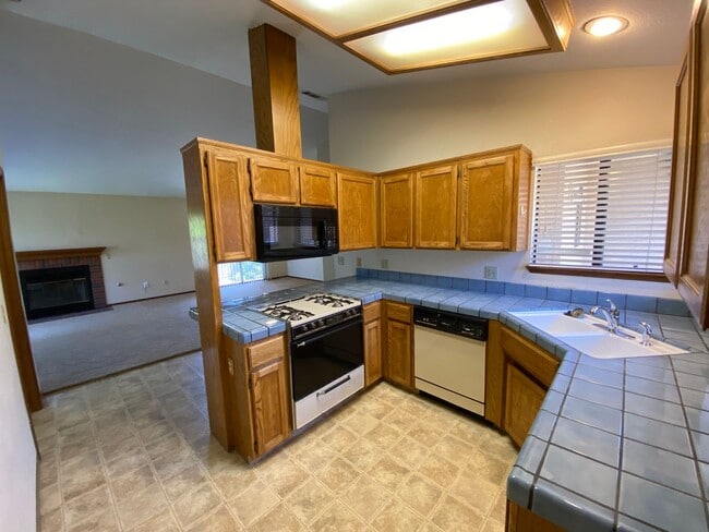 Building Photo - 1348 E Ferguson Ct