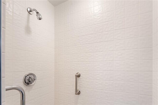 Building Photo - 30 Argyle Ave